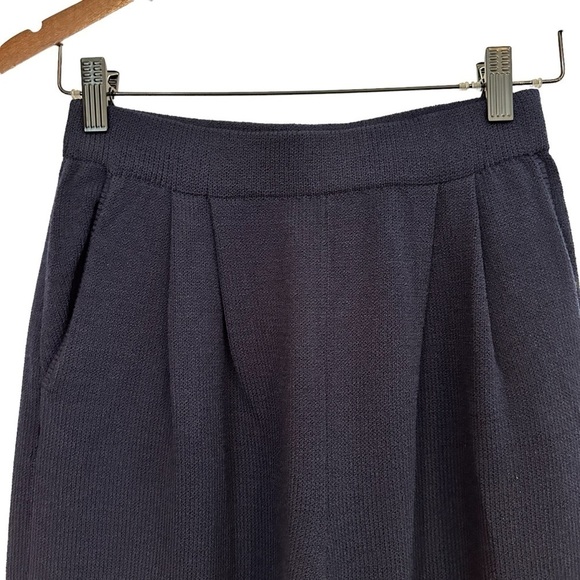 St John Basics Santana knit navy blue pants in size 2 excellent condition. . - Picture 1 of 11